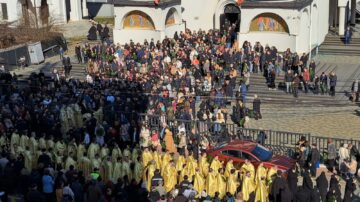 Mii de sucevenii au îmbrăcat haine de sărbătoare și au luat parte la procesiunea de Florii