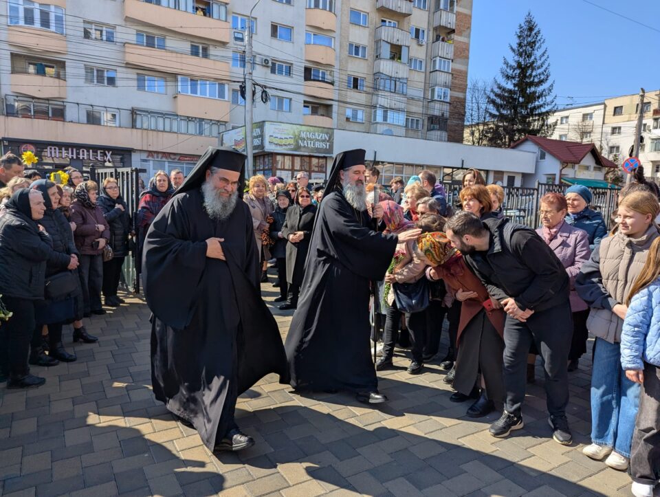 Mii de sucevenii au îmbrăcat haine de sărbătoare și au luat parte la procesiunea de Florii