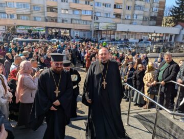 Mii de sucevenii au îmbrăcat haine de sărbătoare și au luat parte la procesiunea de Florii