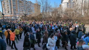 Mii de sucevenii au îmbrăcat haine de sărbătoare și au luat parte la procesiunea de Florii