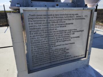 O cruce înaltă de 22 de metri a fost sfințită la Moara chiar în ziua de Florii