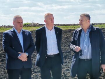 O cruce înaltă de 22 de metri a fost sfințită la Moara chiar în ziua de Florii