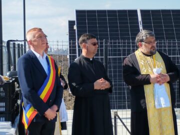 O cruce înaltă de 22 de metri a fost sfințită la Moara chiar în ziua de Florii