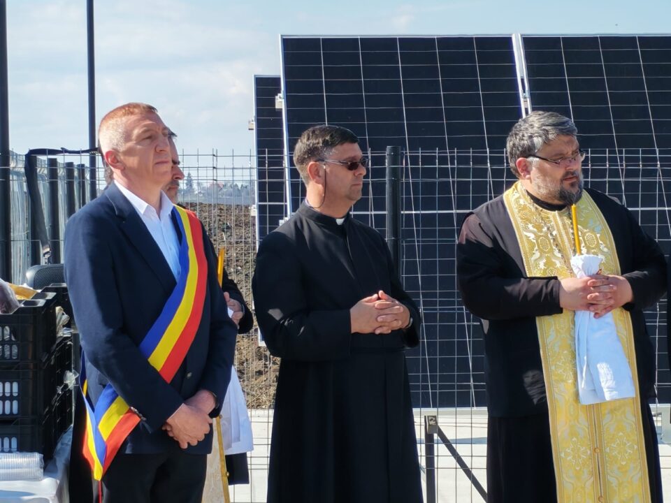 O cruce înaltă de 22 de metri a fost sfințită la Moara chiar în ziua de Florii