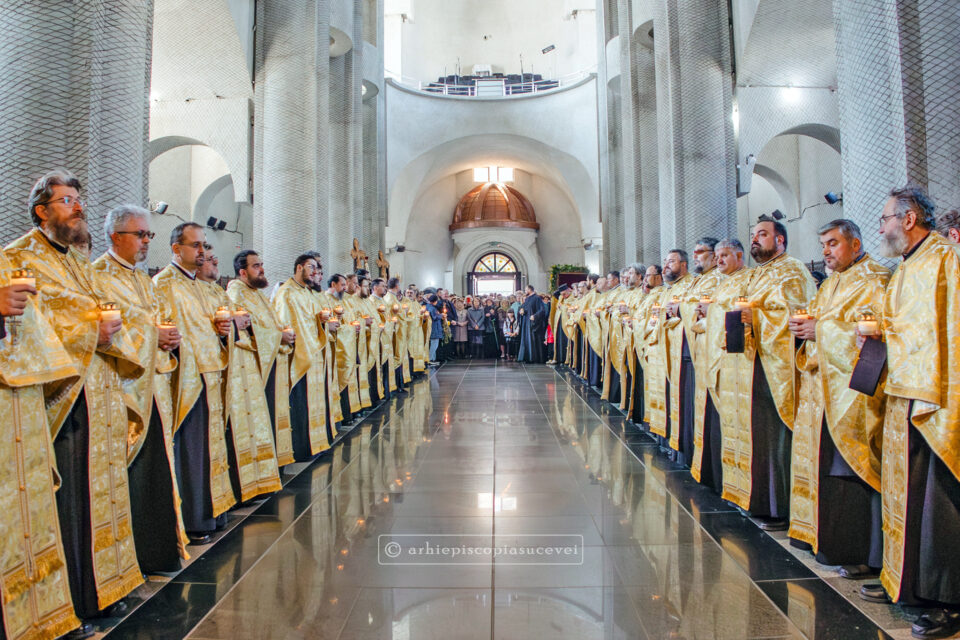 Sucevenii L-au însoțit pe Hristos, precum odinioară în Ierusalim