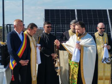 O cruce înaltă de 22 de metri a fost sfințită la Moara chiar în ziua de Florii