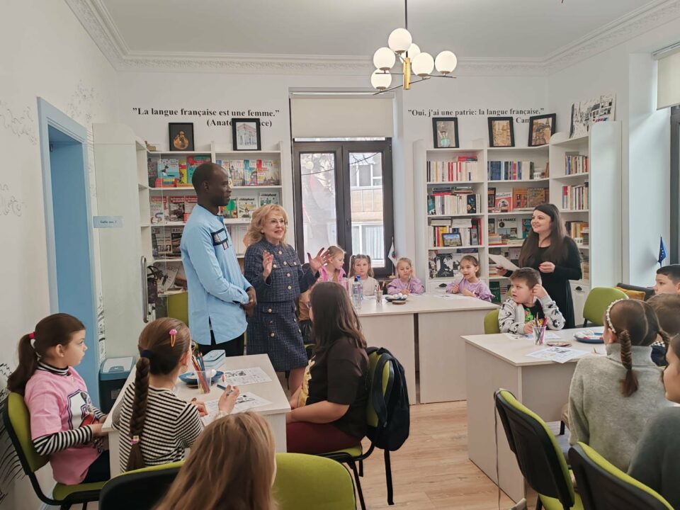 Atelier creativ și interactiv de Paște pentru copii, la sediul Alianţei Franceze din Suceava