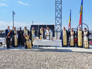 O cruce înaltă de 22 de metri a fost sfințită la Moara chiar în ziua de Florii