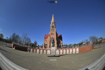 Aproximativ 300 de spectatori au aplaudat Corala „Ciprian Porumbescu” la concertul pascal extraordinar susținut în Bazilica „Adormirea Maicii Domnului” din Cacica