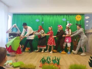 Părinții au fost actori pentru preșcolarii Grădiniței „Așchiuță” Suceava