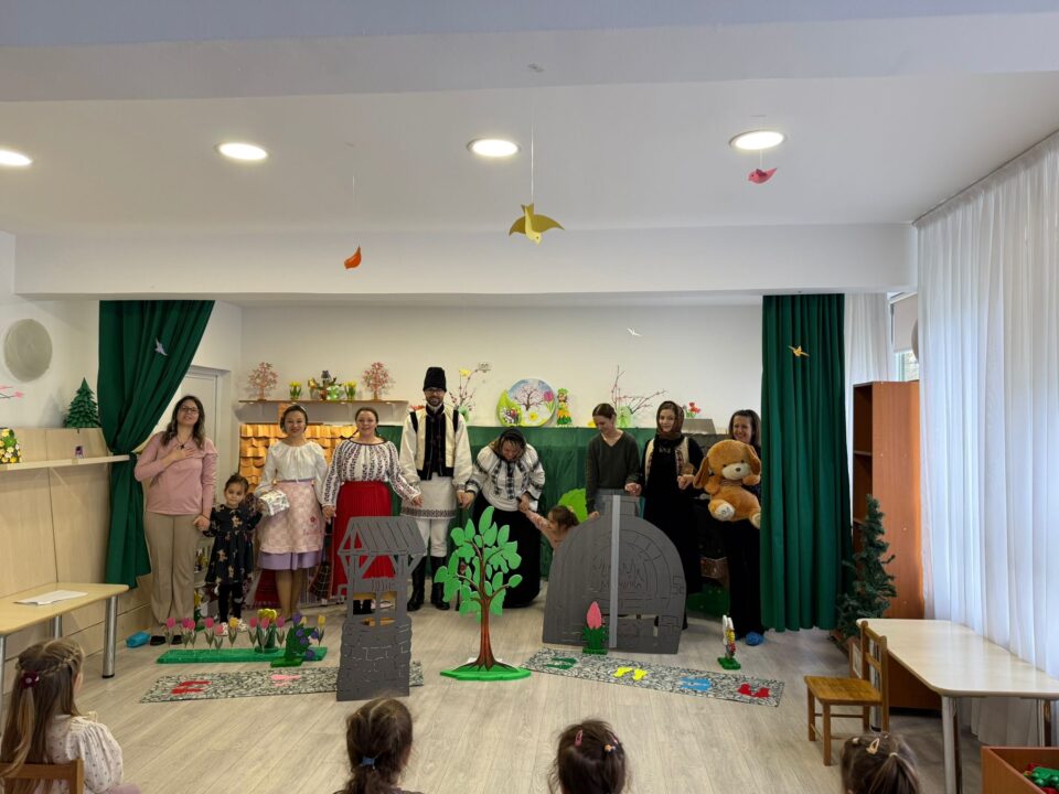 Părinții au fost actori pentru preșcolarii Grădiniței „Așchiuță” Suceava