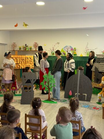 Părinții au fost actori pentru preșcolarii Grădiniței „Așchiuță” Suceava