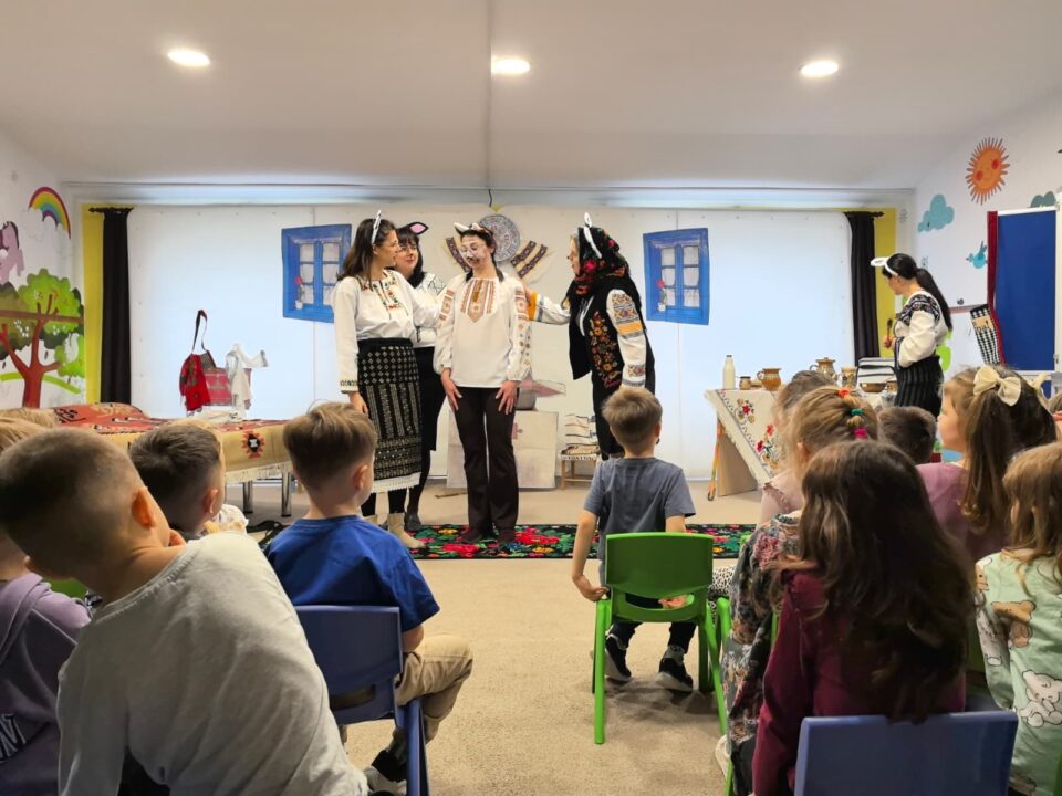 Părinții au fost actori pentru preșcolarii Grădiniței „Așchiuță” Suceava