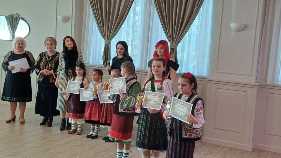 O elevă din Grămești a obținut un trofeu la Festivalul „Muguri de cântec și dor”, la Bacău