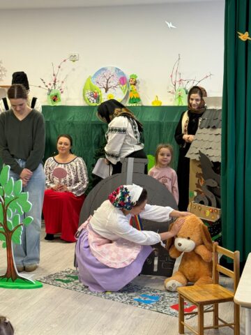 Părinții au fost actori pentru preșcolarii Grădiniței „Așchiuță” Suceava