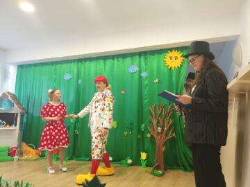 Părinții au fost actori pentru preșcolarii Grădiniței „Așchiuță” Suceava