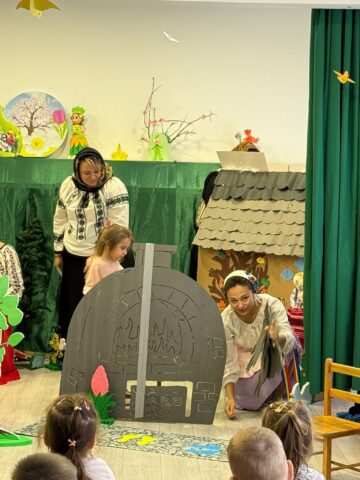 Părinții au fost actori pentru preșcolarii Grădiniței „Așchiuță” Suceava