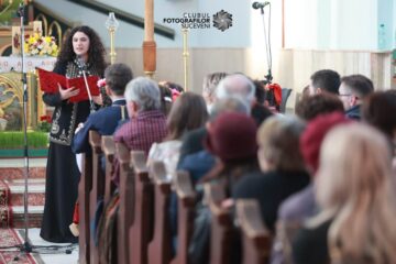 Aproximativ 300 de spectatori au aplaudat Corala „Ciprian Porumbescu” la concertul pascal extraordinar susținut în Bazilica „Adormirea Maicii Domnului” din Cacica