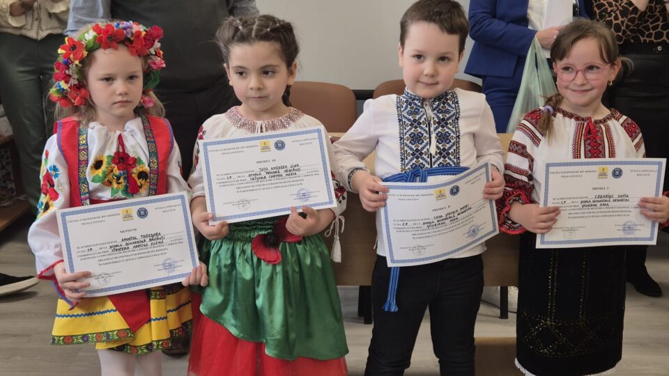 Elevi suceveni, calificați la etapa națională a Concursului de recitare a poeziei ucrainene