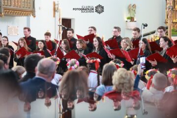 Aproximativ 300 de spectatori au aplaudat Corala „Ciprian Porumbescu” la concertul pascal extraordinar susținut în Bazilica „Adormirea Maicii Domnului” din Cacica Aproximativ 300 de spectatori au aplaudat Corala „Ciprian Porumbescu” la concertul pascal extraordinar susținut în Bazilica „Adormirea Maicii Domnului” din Cacica