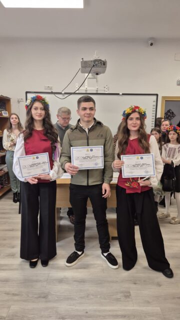 Elevi suceveni, calificați la etapa națională a Concursului de recitare a poeziei ucrainene