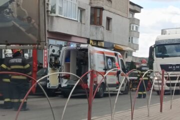 Un tir a trecut efectiv peste o femeie. FOTO www.ziaruldepenet.ro