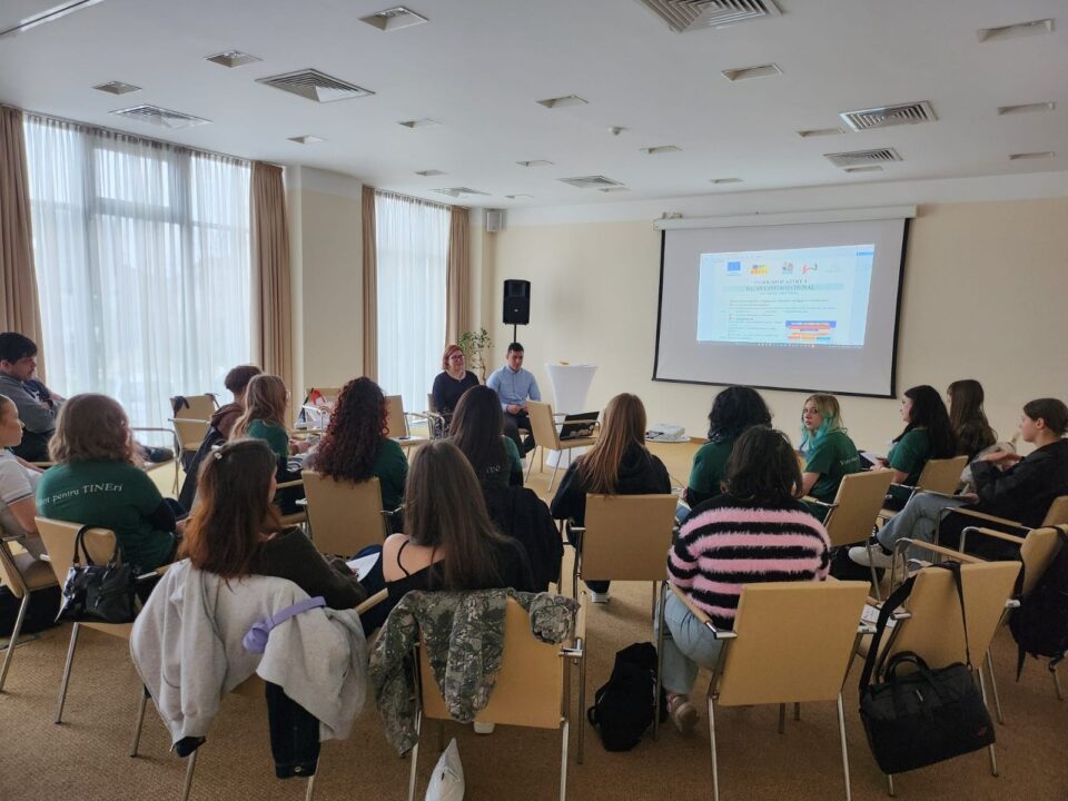 Educația media, între necesitate și responsabilitate: workshopuri dedicate tinerilor din Rădăuți