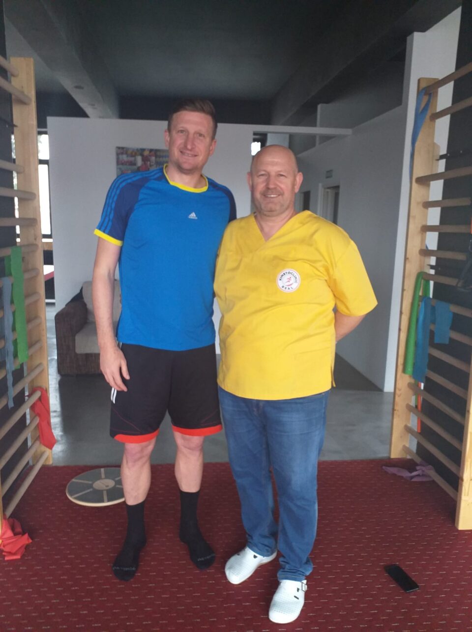 Ghiță Păcurariu la clinica din Suceava, alături de pacientul Dorin Goian