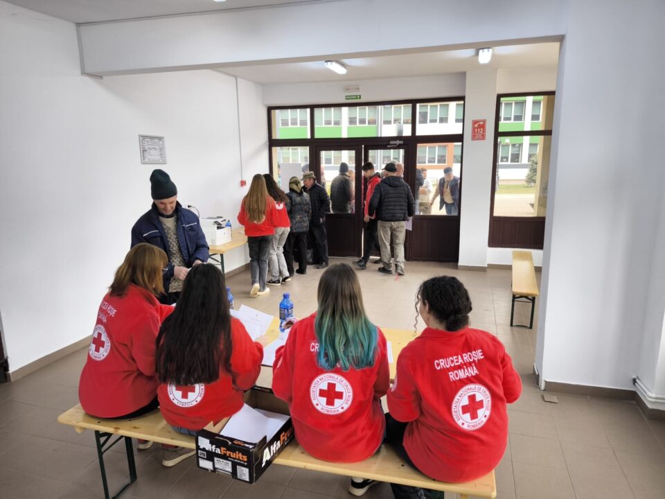 Crucea Roșie Suceava a oferit în ultimele zile ajutoare familiilor nevoiașe din județ