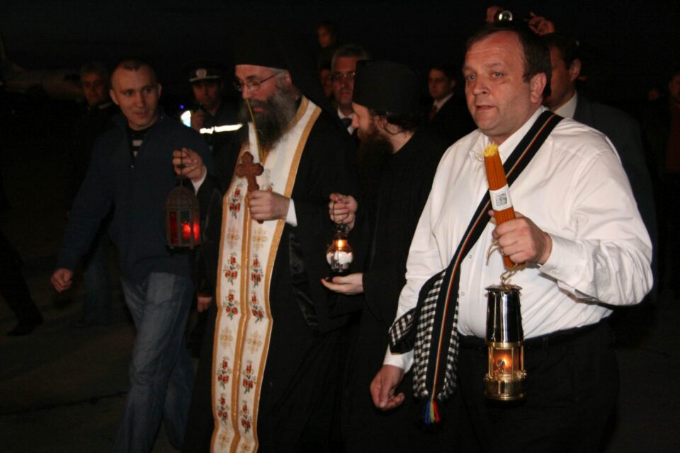 Starețul Mănăstirii Putna, Velnic Melchisedec, și Gheorghe Flutur