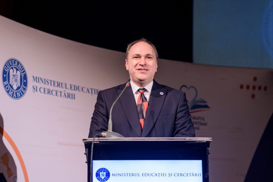 Ministrului Educației, universitarul sucevean Mihai Dimian