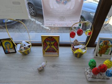 Expoziția „Arta sfântă a celor mici”, o lecție despre frumusețe, inocență și lumină