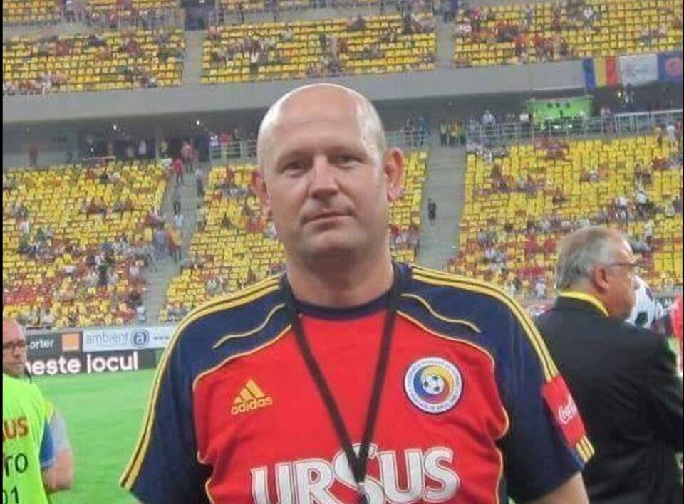 Ghiță Păcurariu pe stadion la un meci al României Ghiță Păcurariu pe stadion la un meci al României
