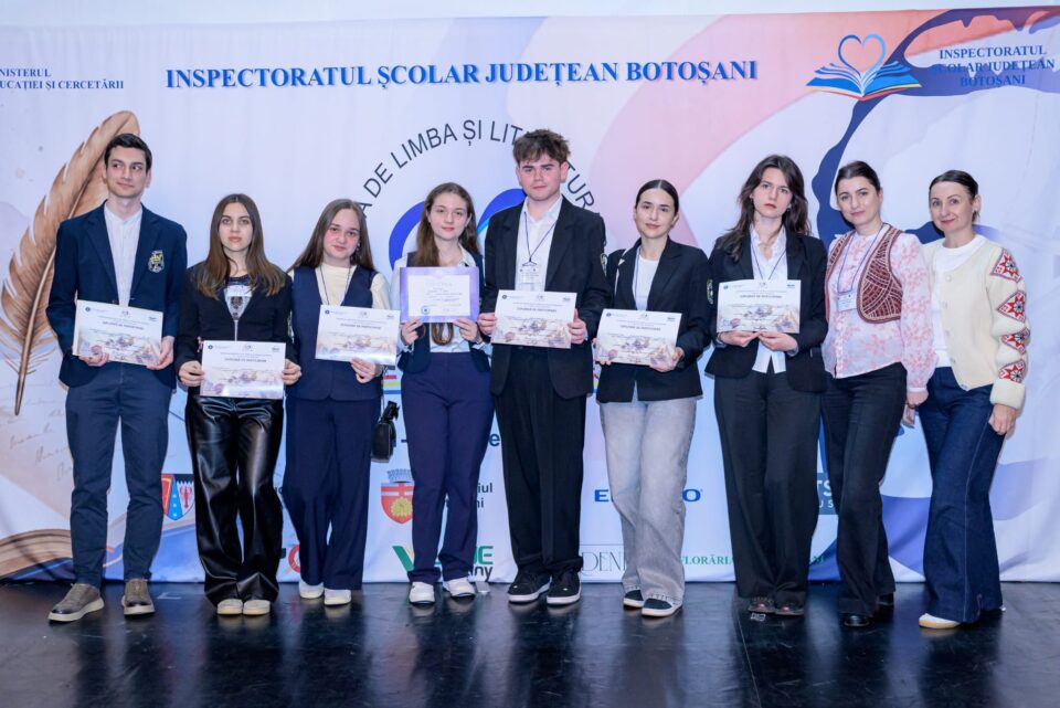 Lotul sucevean alături de profesoarele Beatrice Halip și Maria Epatov