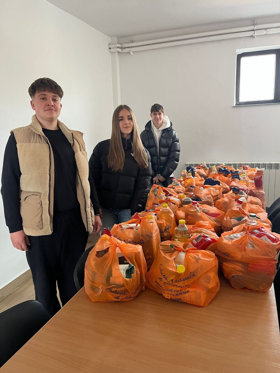 130 de pachete cu alimente au fost împărțite familiilor nevoiașe din Milișăuți, Marginea și Sucevița