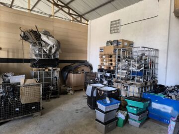 Piese auto, îmbrăcăminte și parfumuri ale unor cunoscute branduri, în valoare de 300.000 de euro, ridicate de polițiști