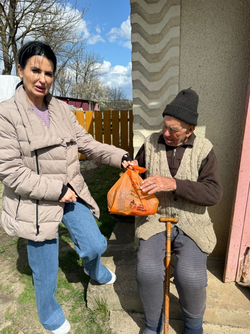 Peste 1.600 de pachete alimentare oferite familiilor și persoanelor vulnerabile, sub coordonarea Asociației Institutul Bucovina