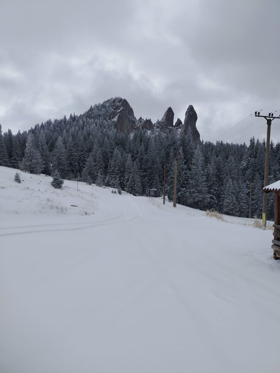 Trasee montane din Călimani și Rarău nerecomandate de Salvamont, din cauza zăpezii