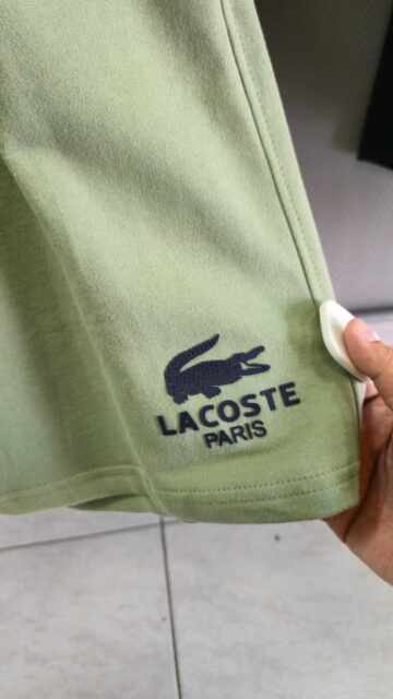 Piese auto, îmbrăcăminte și parfumuri ale unor cunoscute branduri, în valoare de 300.000 de euro, ridicate de polițiști