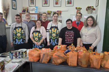 Peste 1.600 de pachete alimentare oferite familiilor și persoanelor vulnerabile, sub coordonarea Asociației Institutul Bucovina