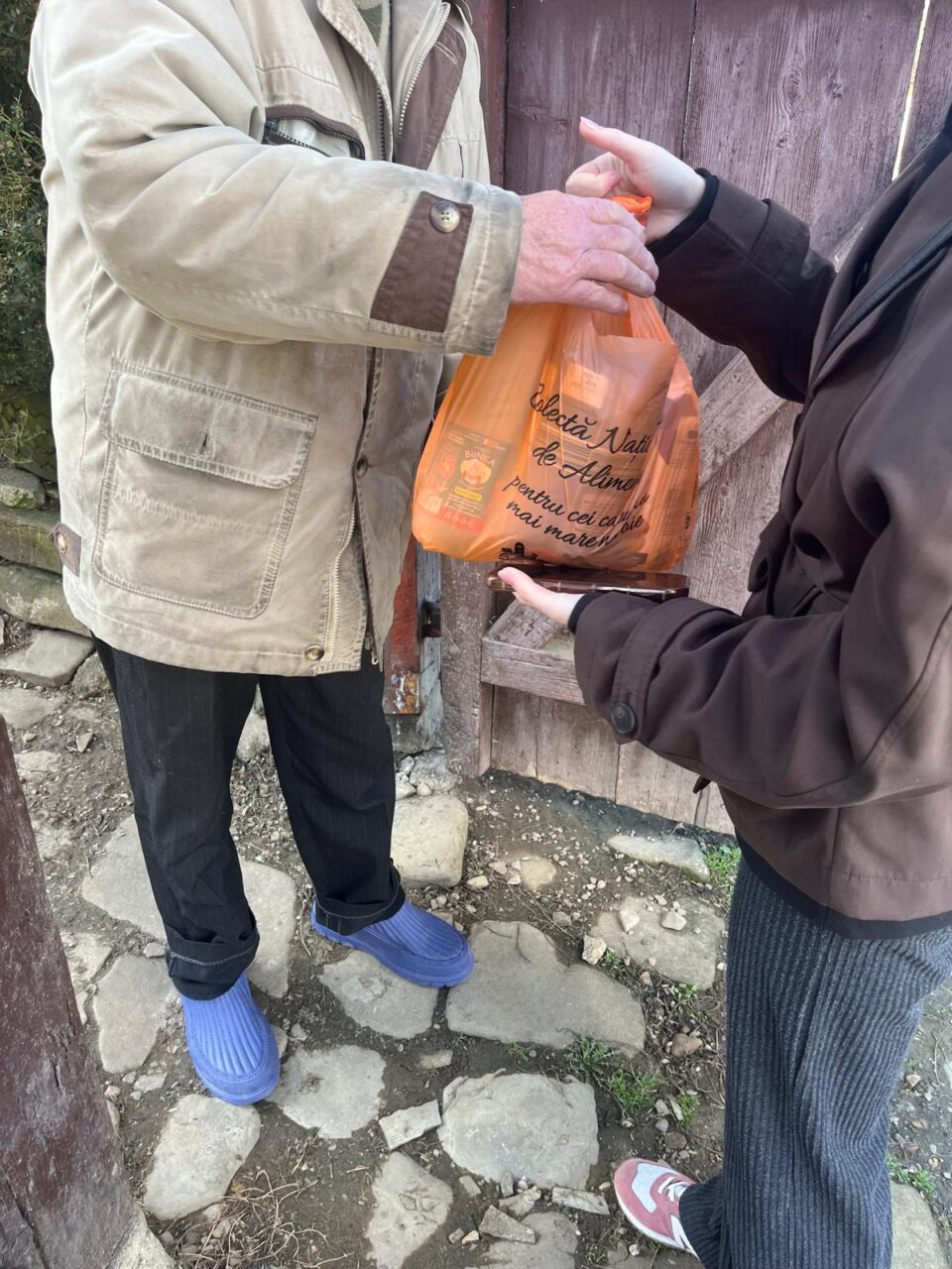 130 de pachete cu alimente au fost împărțite familiilor nevoiașe din Milișăuți, Marginea și Sucevița