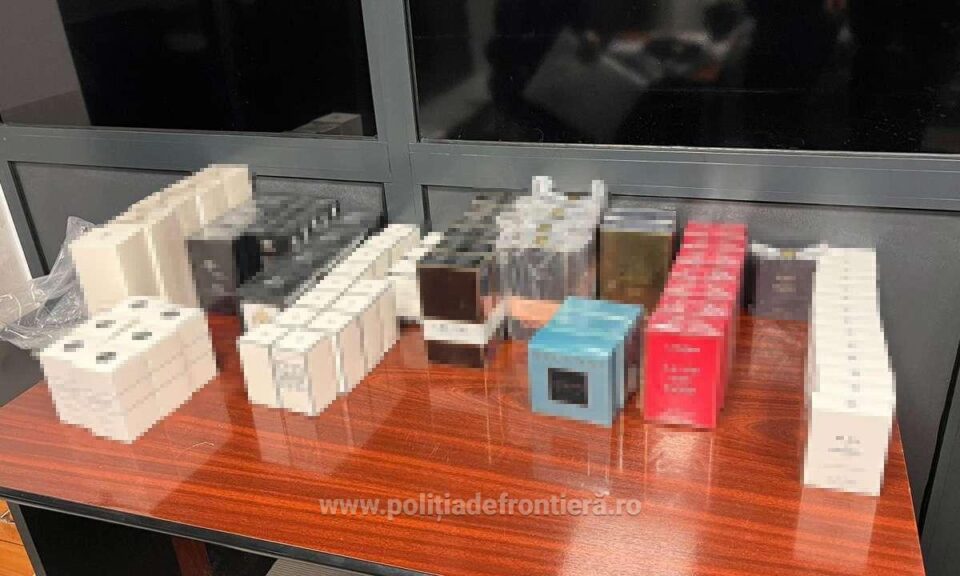 Parfumuri și îmbrăcăminte de firmă, găsite ascunse în microbuzul unui ucrainean Parfumuri și îmbrăcăminte de firmă, găsite ascunse în microbuzul unui ucrainean