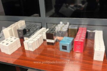 Parfumuri și îmbrăcăminte de firmă, găsite ascunse în microbuzul unui ucrainean