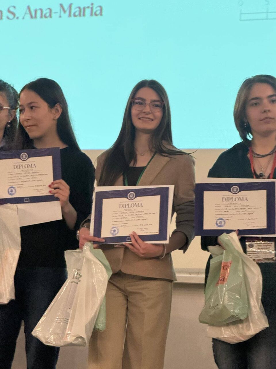 Eleva Ecaterina Costîn, de la Colegiul „Petru Rareș”, s-a calificat la Olimpiada Internațională de Engleză