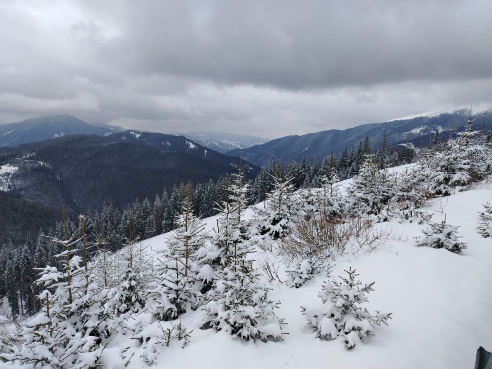 Trasee montane din Călimani și Rarău nerecomandate de Salvamont, din cauza zăpezii