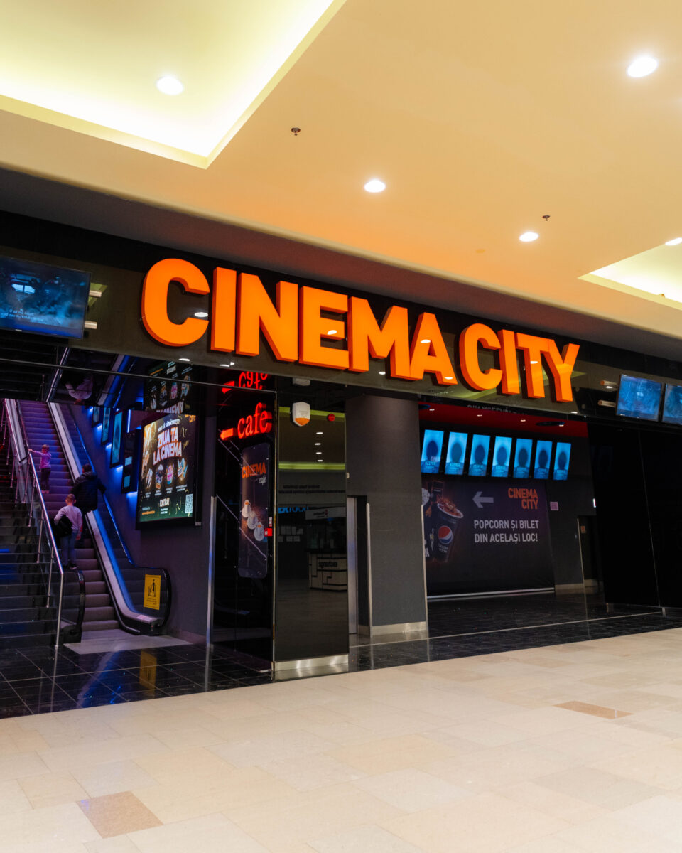 Iulius Mall Suceava: Cinema City, Clubul Strikers, FryDay și Popeyes, deschise în toate zilele de Paște