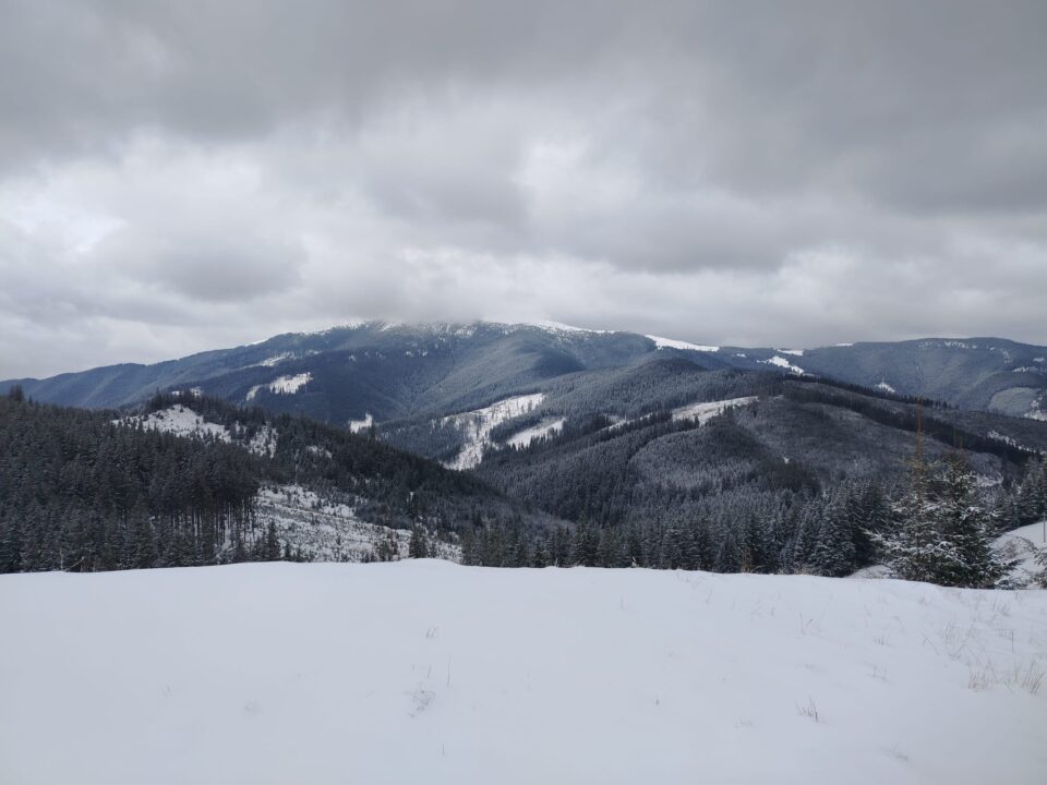 Trasee montane din Călimani și Rarău nerecomandate de Salvamont, din cauza zăpezii