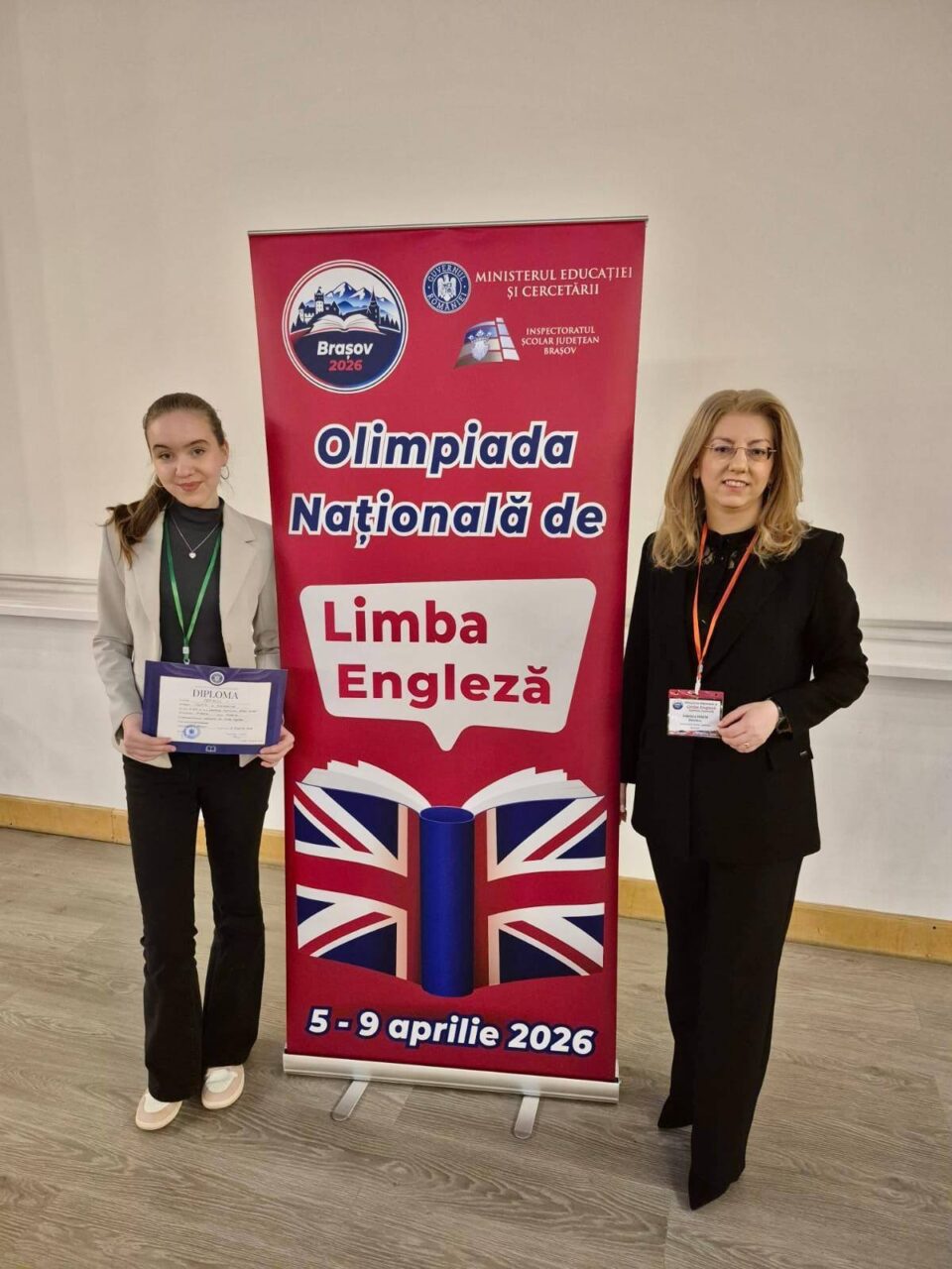 Eleva Costîn Ecaterina, de la Colegiul „Petru Rareș”, alături de insp. Parascheva Hisem