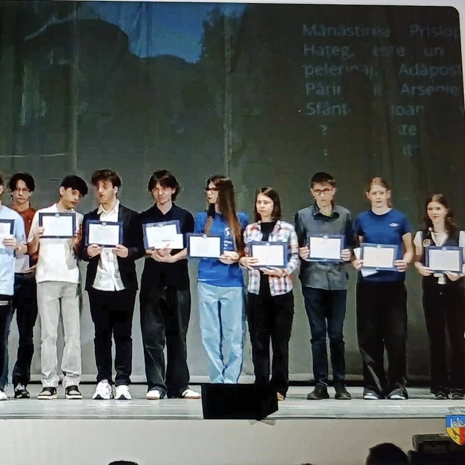 Elevi suceveni, premianți la Naționala de Geografie, de la Hunedoara