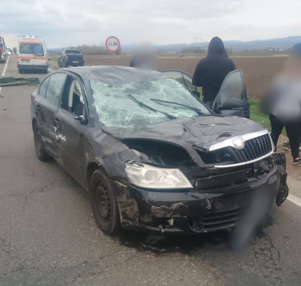 Căruță lovită de o mașină, pe drumul european 85